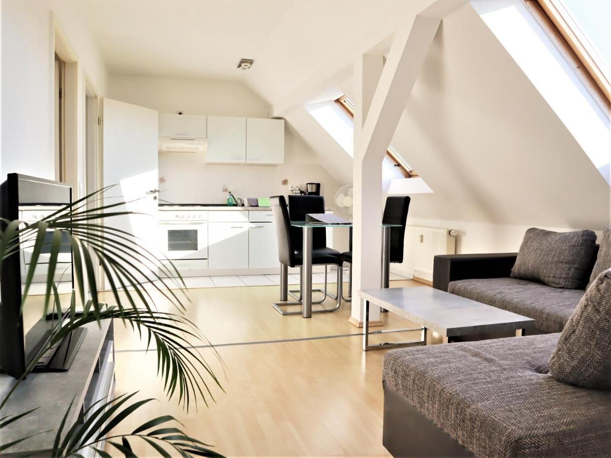 Kuschelige Dachgeschosswohnung Am Clarapark Leipzig Exterior foto